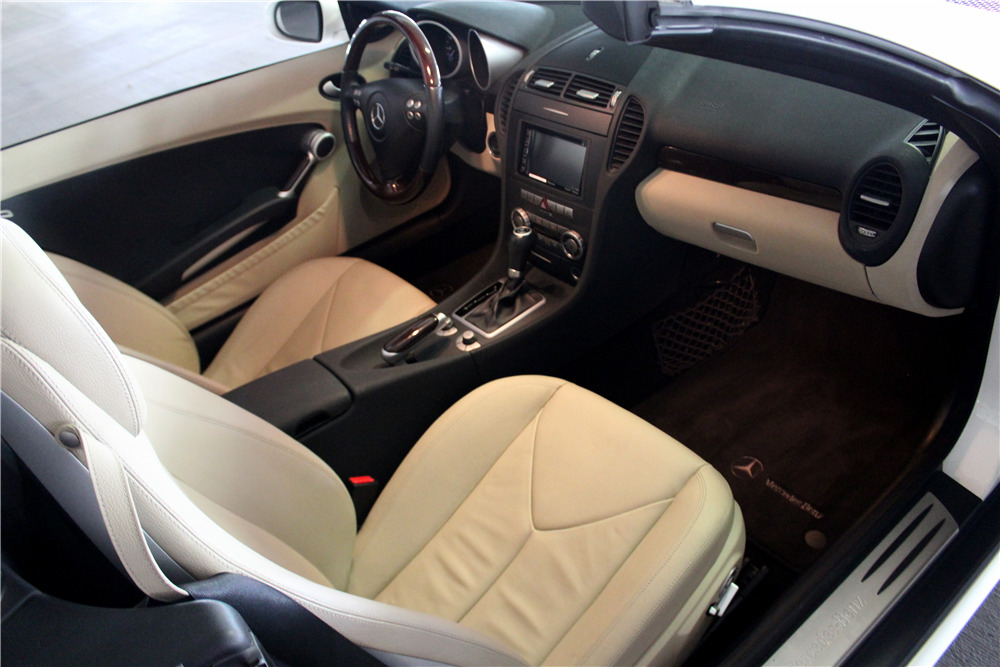 2005 MERCEDES-BENZ SLK350 CONVERTIBLE - Interior - 210186