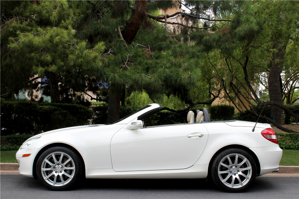 2005 MERCEDES-BENZ SLK350 CONVERTIBLE - Side Profile - 210186