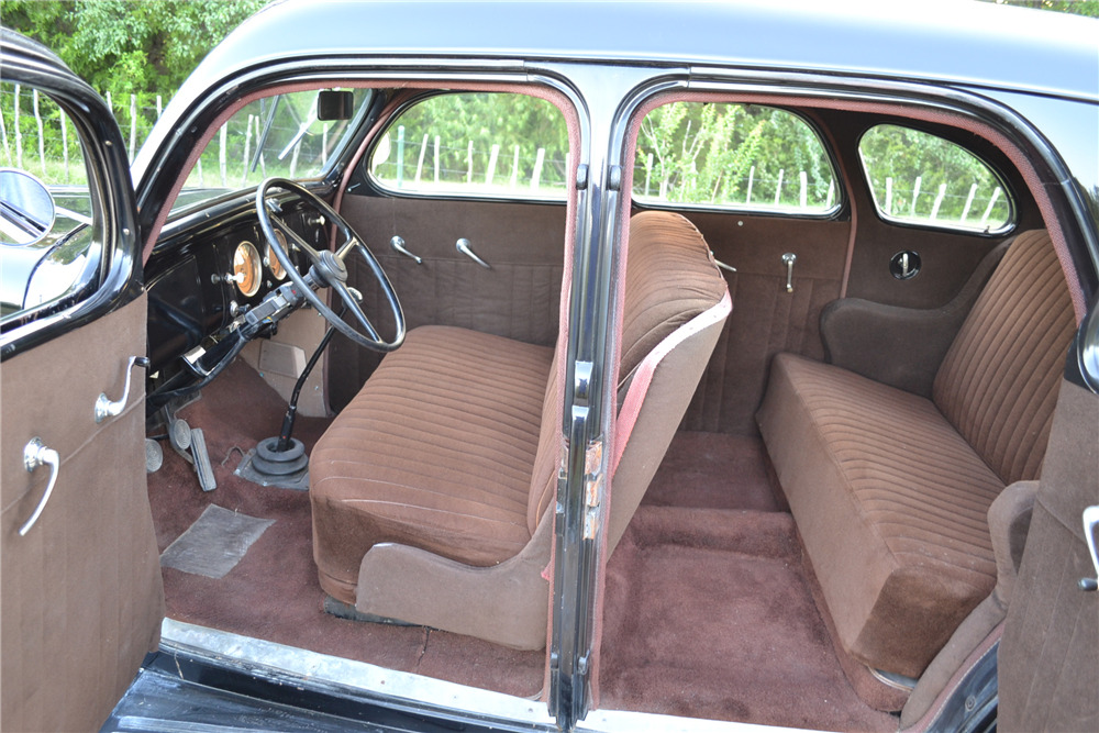 1936 NASH 4-DOOR SEDAN - Interior - 210220