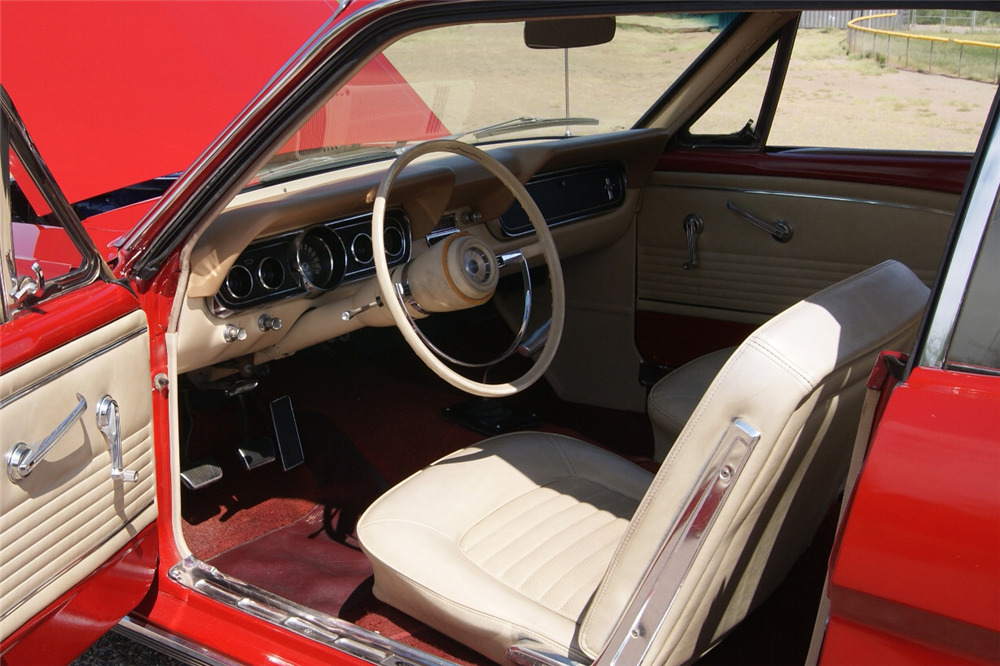 1966 FORD MUSTANG  - Interior - 210451