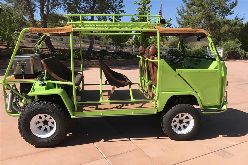 1968 VOLKSWAGEN CUSTOM BUS - Side Profile - 210456