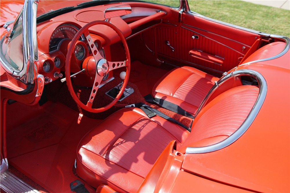 1962 CHEVROLET CORVETTE 327/300 CONVERTIBLE - Interior - 210544