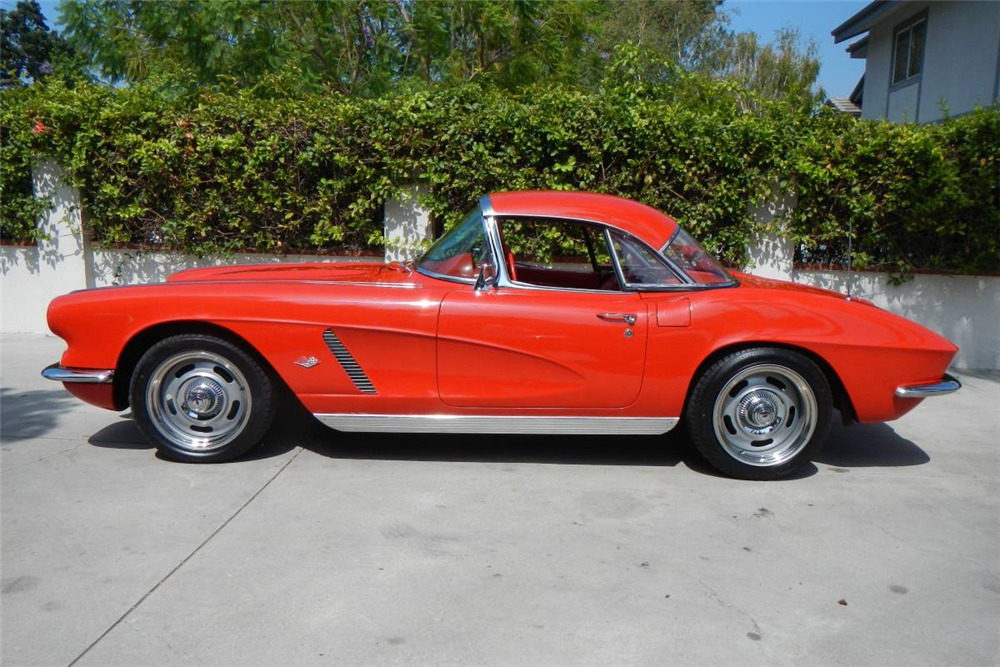 1962 CHEVROLET CORVETTE 327/300 CONVERTIBLE - Side Profile - 210544