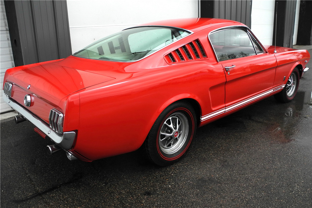 1965 FORD MUSTANG FASTBACK - Rear 3/4 - 210577