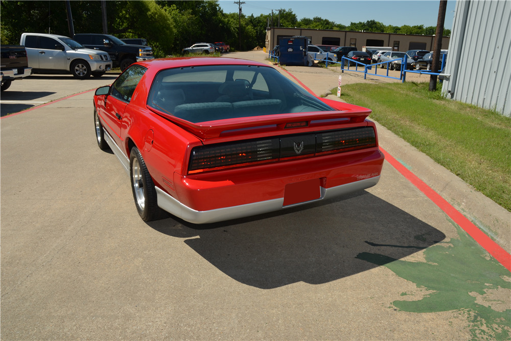 1988 PONTIAC FIREBIRD TRANS AM - Rear 3/4 - 210641