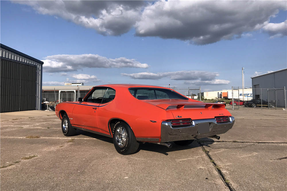 1969 PONTIAC GTO JUDGE RAM AIR III - Rear 3/4 - 210721