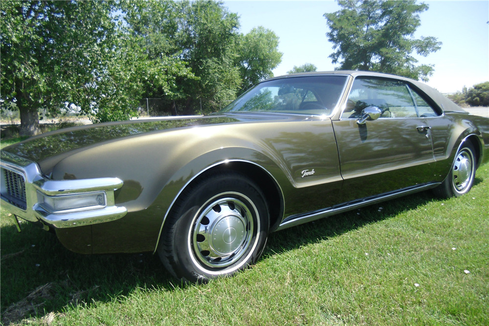 1969 OLDSMOBILE TORONADO - Side Profile - 210771