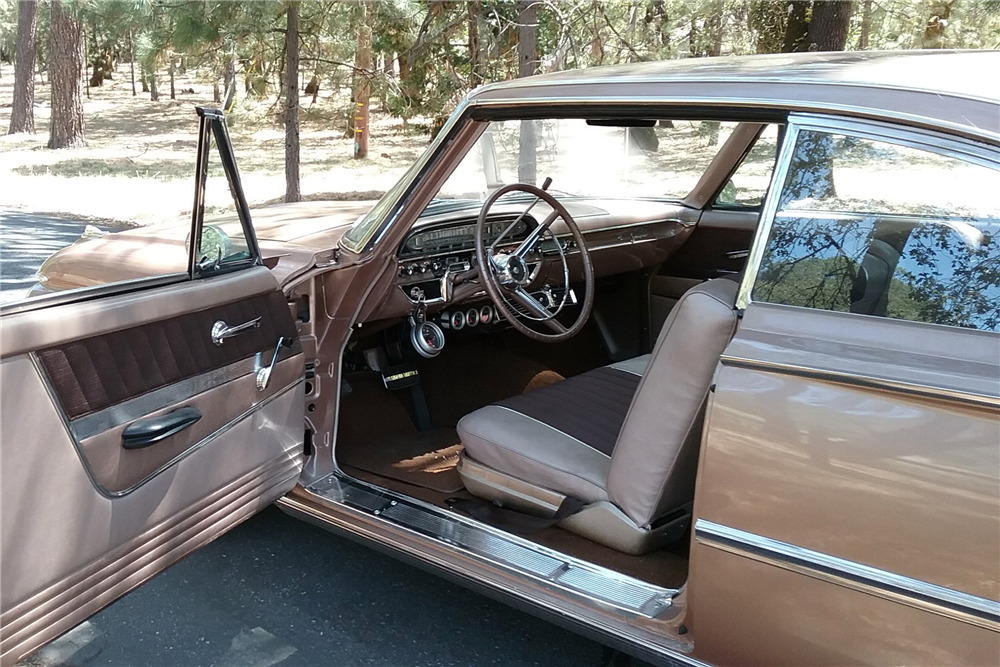 1961 FORD STARLINER - Interior - 210808