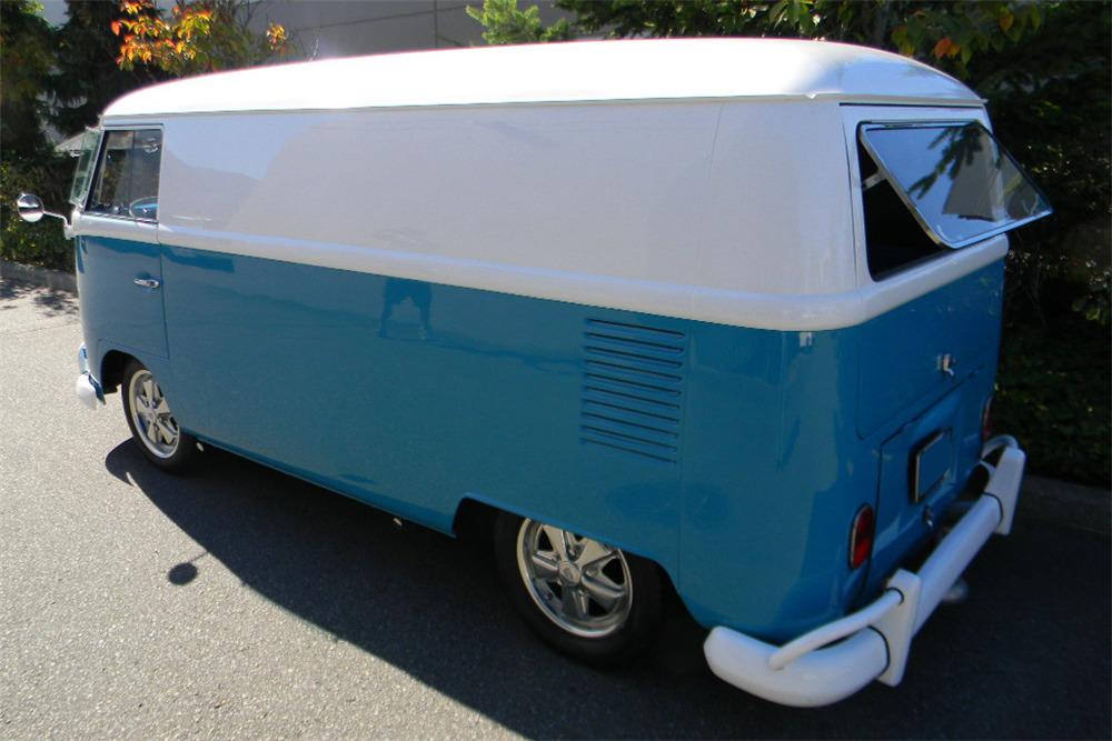 1967 VOLKSWAGEN MICROBUS - Rear 3/4 - 210872