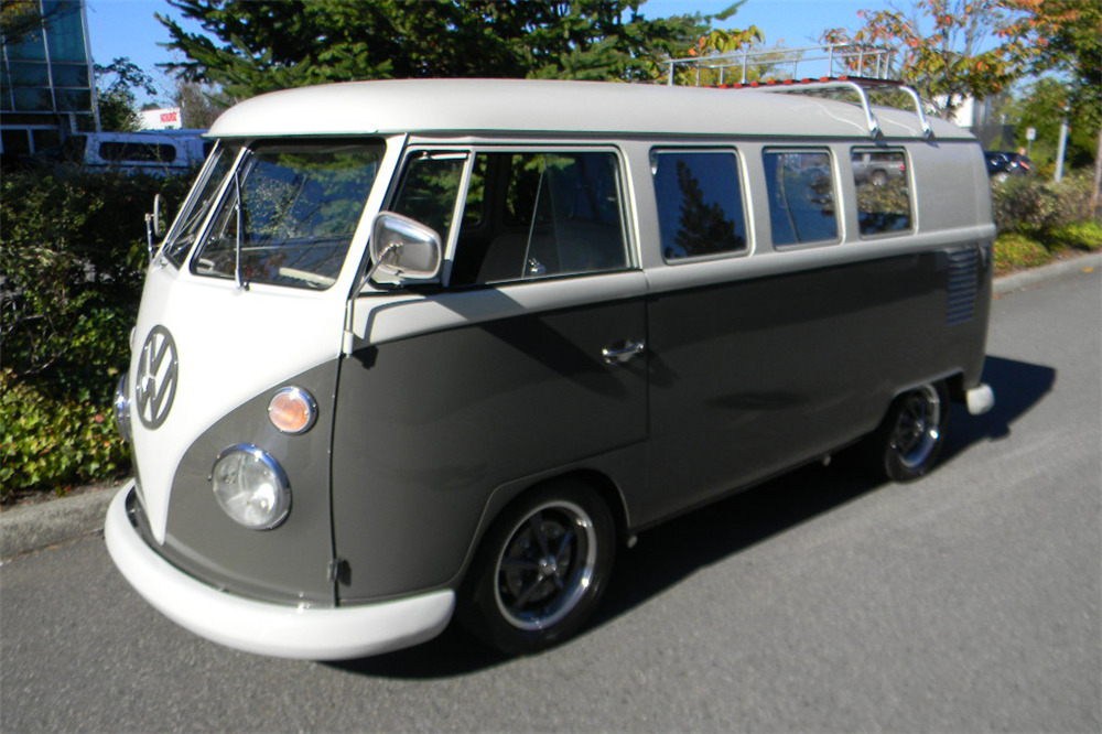 1964 VOLKSWAGEN MICROBUS - Front 3/4 - 210875