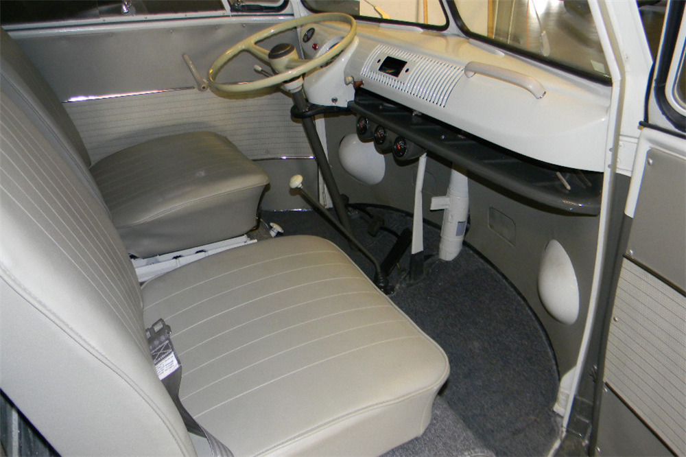 1964 VOLKSWAGEN MICROBUS - Interior - 210875