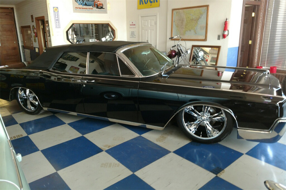1966 LINCOLN CONTINENTAL CUSTOM CONVERTIBLE - Front 3/4 - 210880
