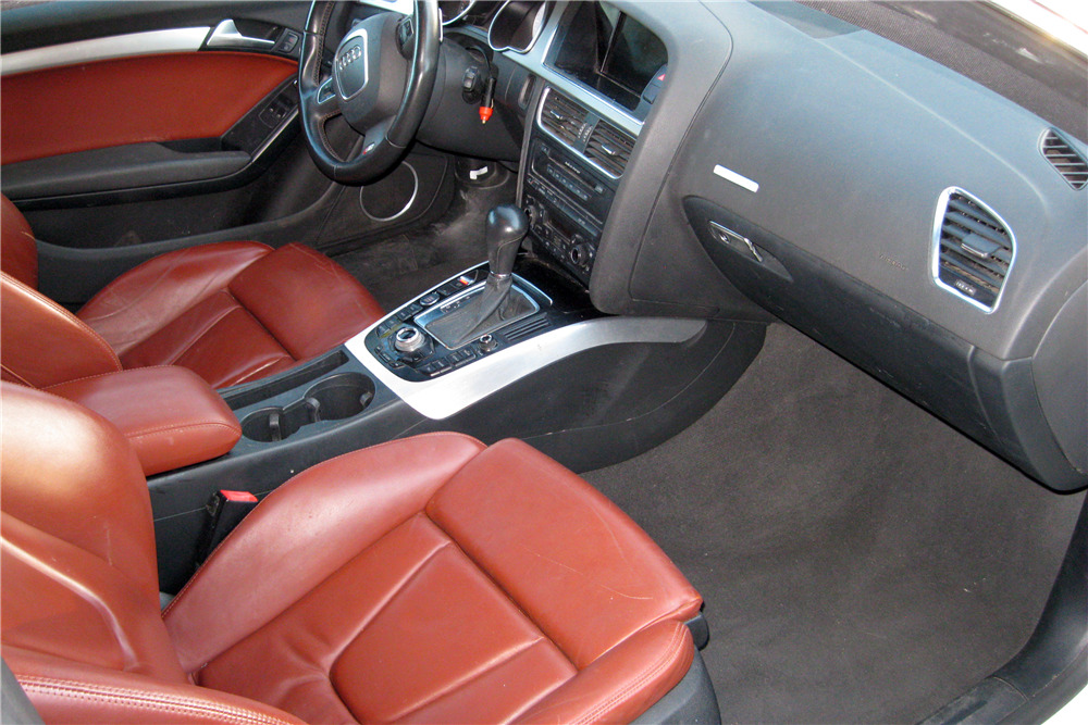 2009 AUDI S5 - Interior - 210889