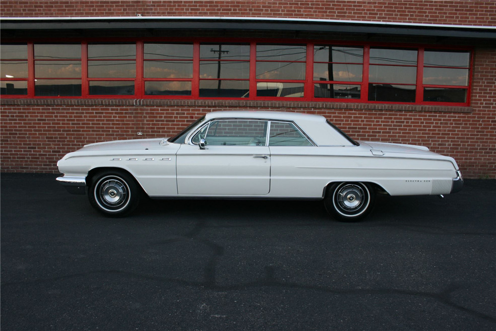 1962 BUICK ELECTRA 225 - Side Profile - 210963