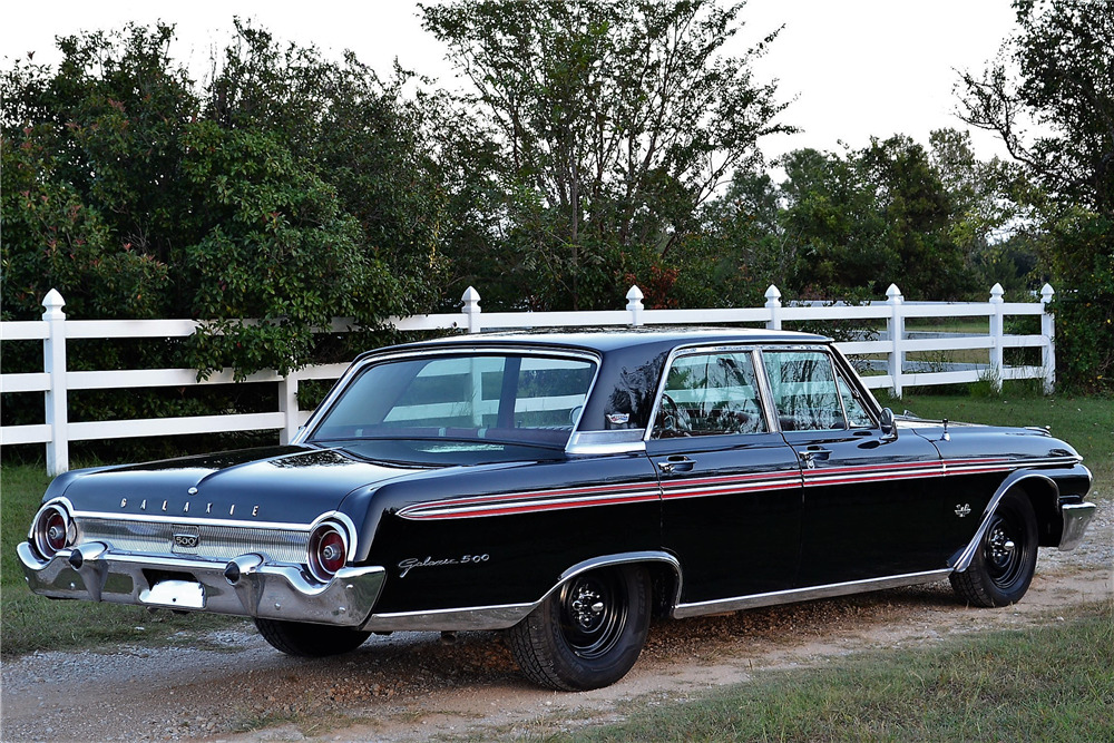 1962 FORD GALAXIE 500 - Rear 3/4 - 211053