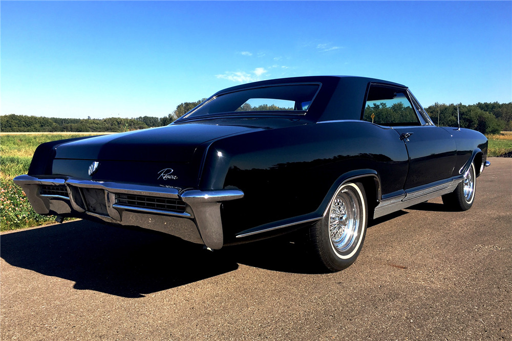 1965 BUICK RIVIERA - Rear 3/4 - 211090