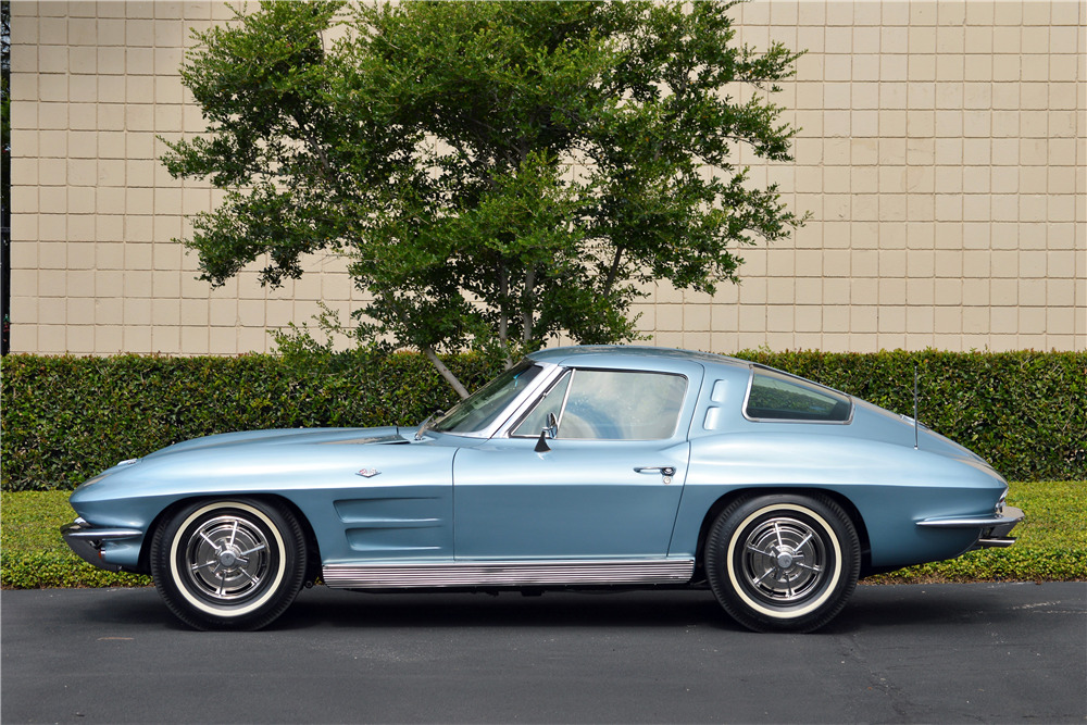 1963 CHEVROLET CORVETTE 327/300 SPLIT-WINDOW COUPE - Side Profile - 211132