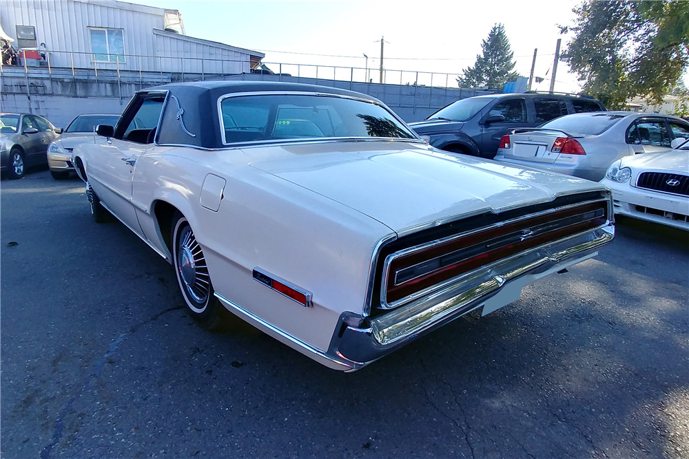 1968 FORD THUNDERBIRD - Rear 3/4 - 211194