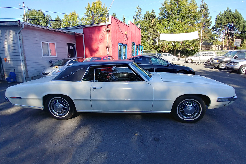 1968 FORD THUNDERBIRD - Side Profile - 211194