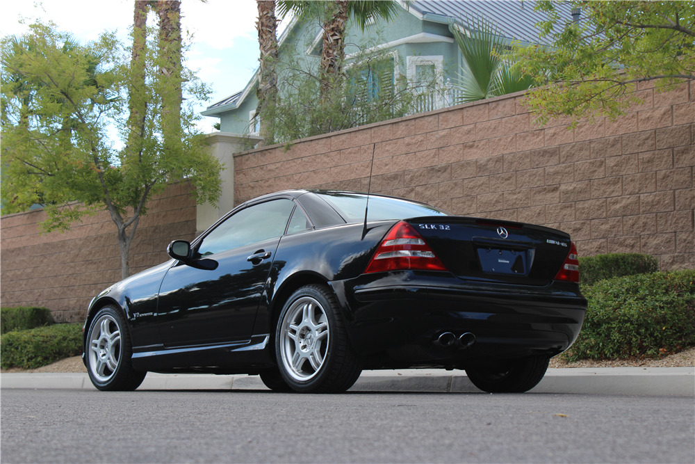 2003 MERCEDES-BENZ SLK32 AMG CONVERTIBLE - Rear 3/4 - 211215