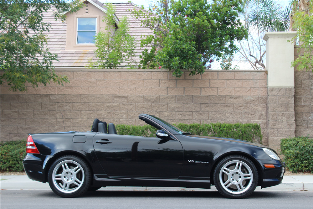 2003 MERCEDES-BENZ SLK32 AMG CONVERTIBLE - Side Profile - 211215
