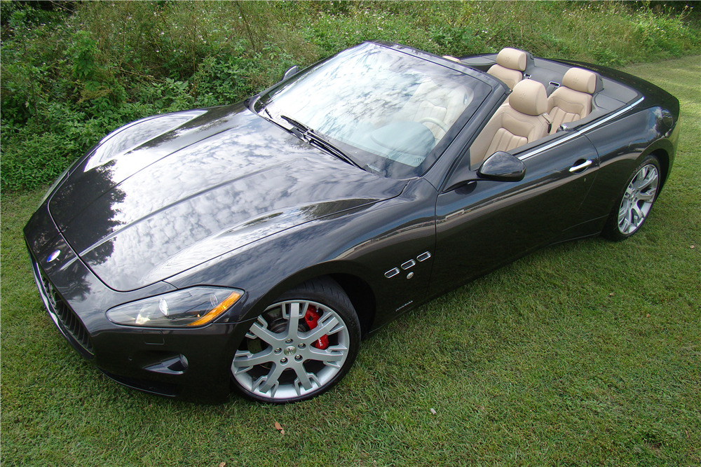 2010 MASERATI GRANTURISMO CONVERTIBLE - Front 3/4 - 211284