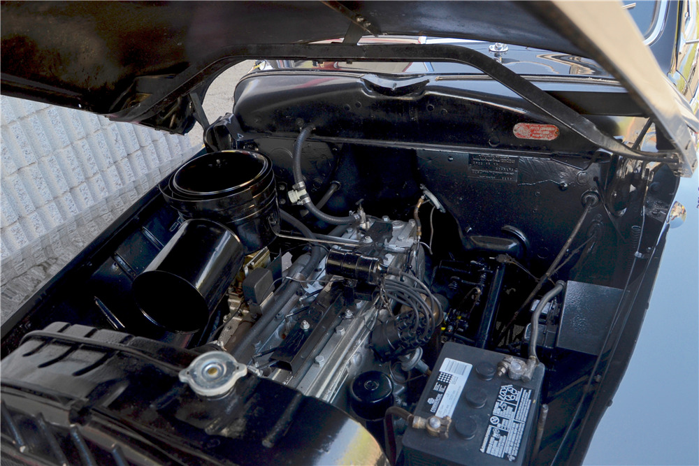 1947 CHRYSLER NEW YORKER - Engine - 211309