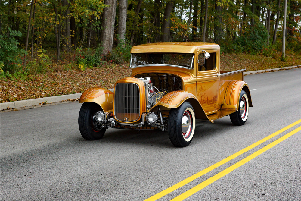 1933 FORD  CUSTOM PICKUP - Front 3/4 - 211702
