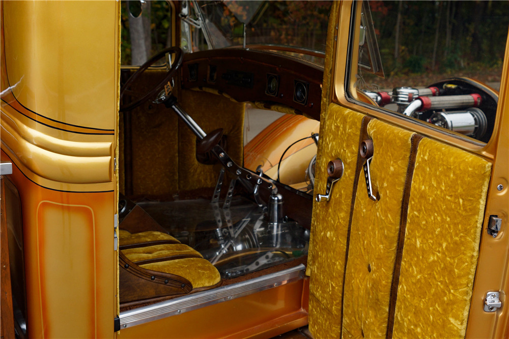 1933 FORD  CUSTOM PICKUP - Interior - 211702