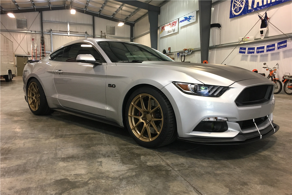 2016 FORD MUSTANG GT - Front 3/4 - 211744