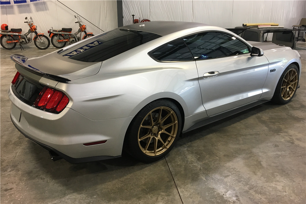 2016 FORD MUSTANG GT - Rear 3/4 - 211744