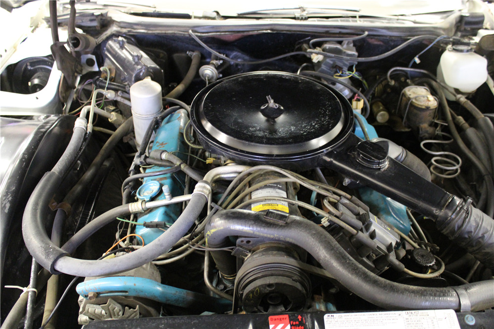 1977 CADILLAC ELDORADO BIARRITZ - Engine - 211765