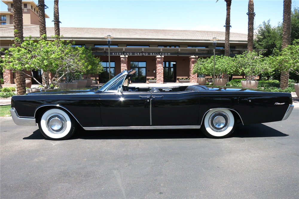 1967 LINCOLN CONTINENTAL CONVERTIBLE - Side Profile - 211855