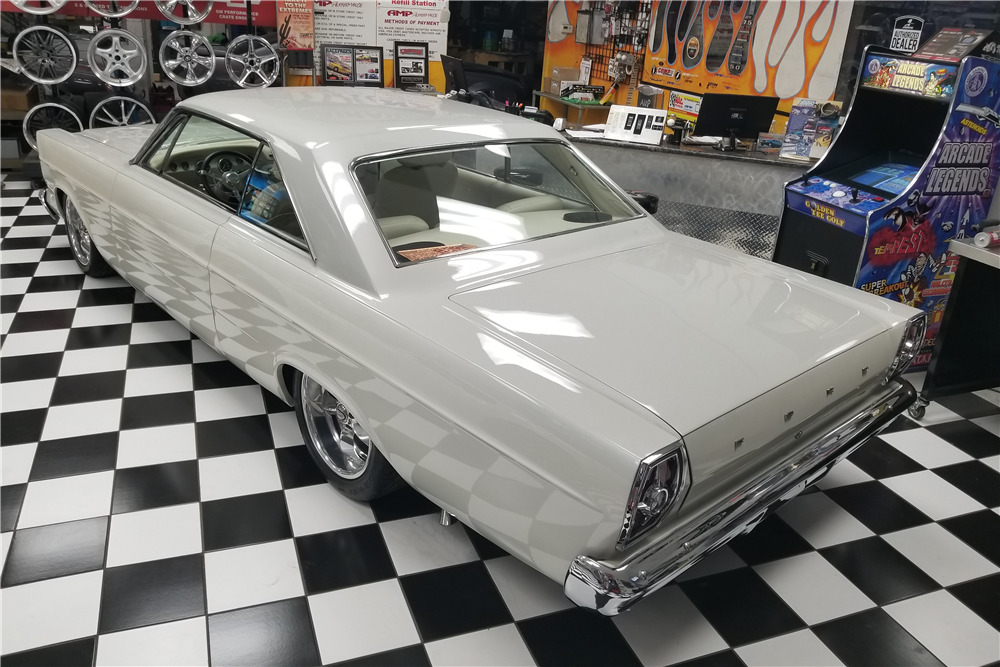 1965 FORD GALAXIE 500 CUSTOM COUPE - Rear 3/4 - 211923