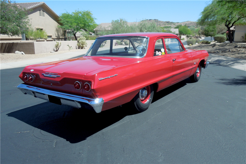 1963 CHEVROLET BISCAYNE 2-DOOR POST - Rear 3/4 - 212041