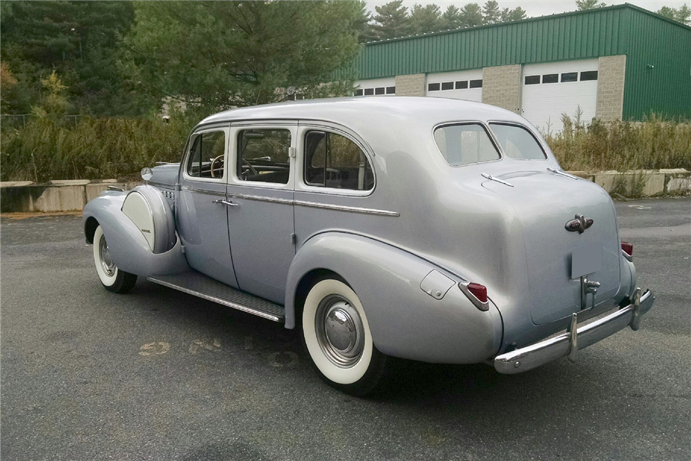 1940-buick-series-90-rear-3-4-212389