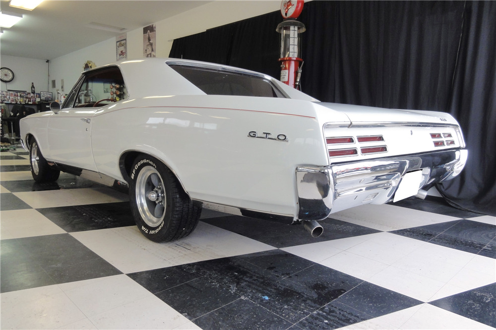 1967 PONTIAC GTO - Rear 3/4 - 212519