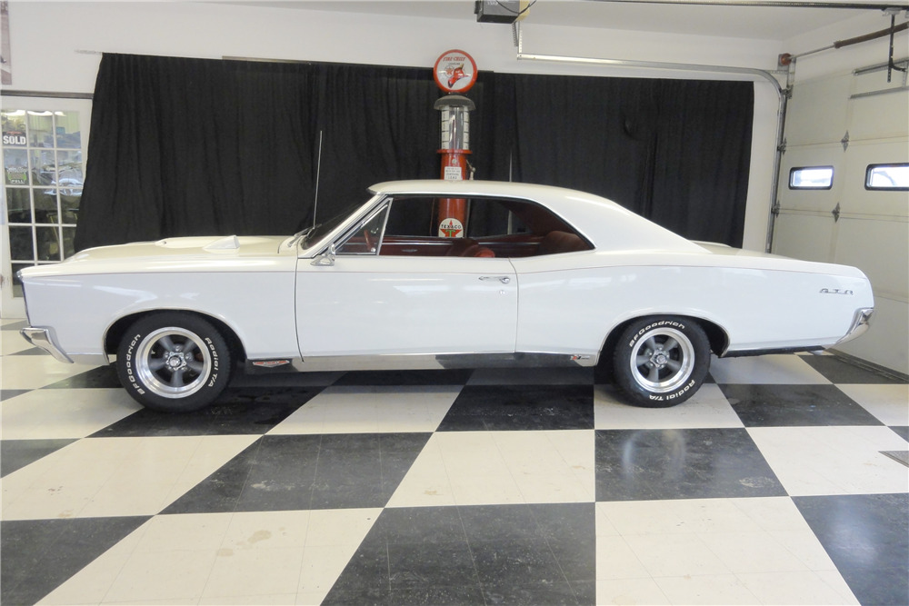 1967 PONTIAC GTO - Side Profile - 212519
