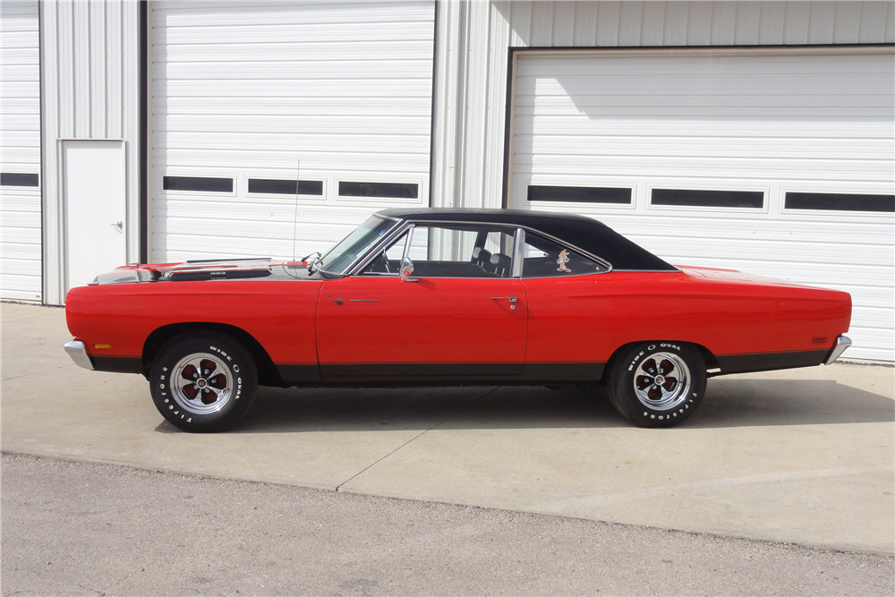 1969 PLYMOUTH ROAD RUNNER - Side Profile - 212520