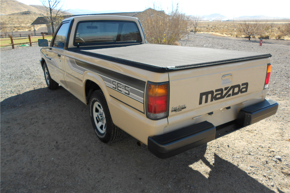  1986 MAZDA B2000 RECOGIDA