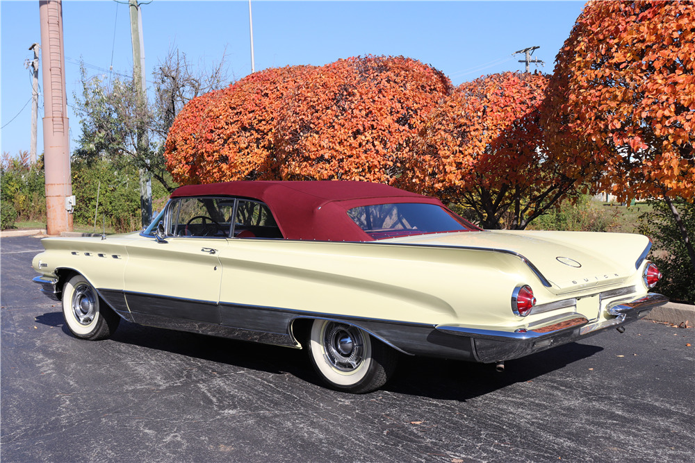 1960 BUICK ELECTRA 225 CONVERTIBLE - Rear 3/4 - 212957