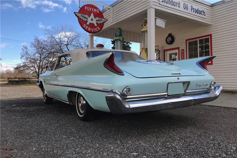 1960 CHRYSLER WINDSOR CONVERTIBLE - Rear 3/4 - 213077