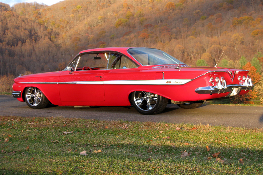 1961 CHEVROLET IMPALA CUSTOM HARDTOP - Rear 3/4 - 213091