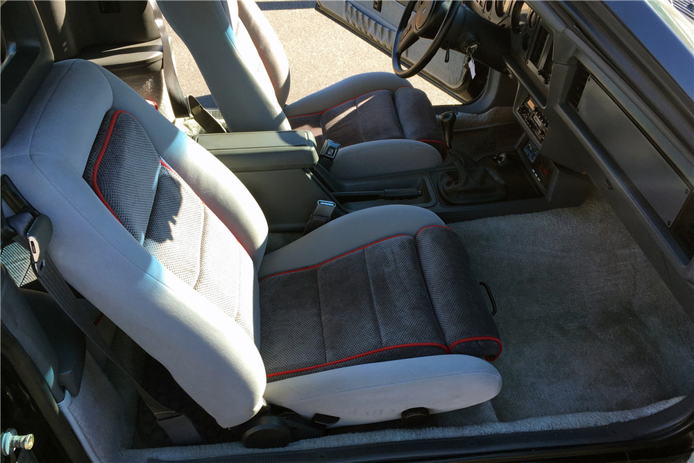 1986 FORD MUSTANG GT CONVERTIBLE - Interior - 213107