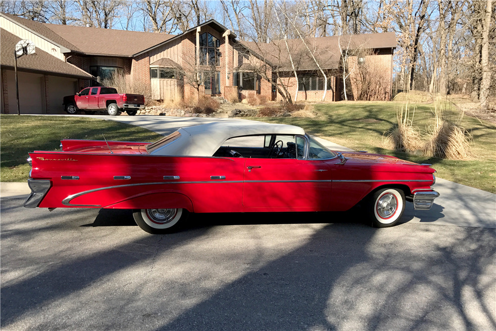 1959 PONTIAC BONNEVILLE CONVERTIBLE - Side Profile - 213157