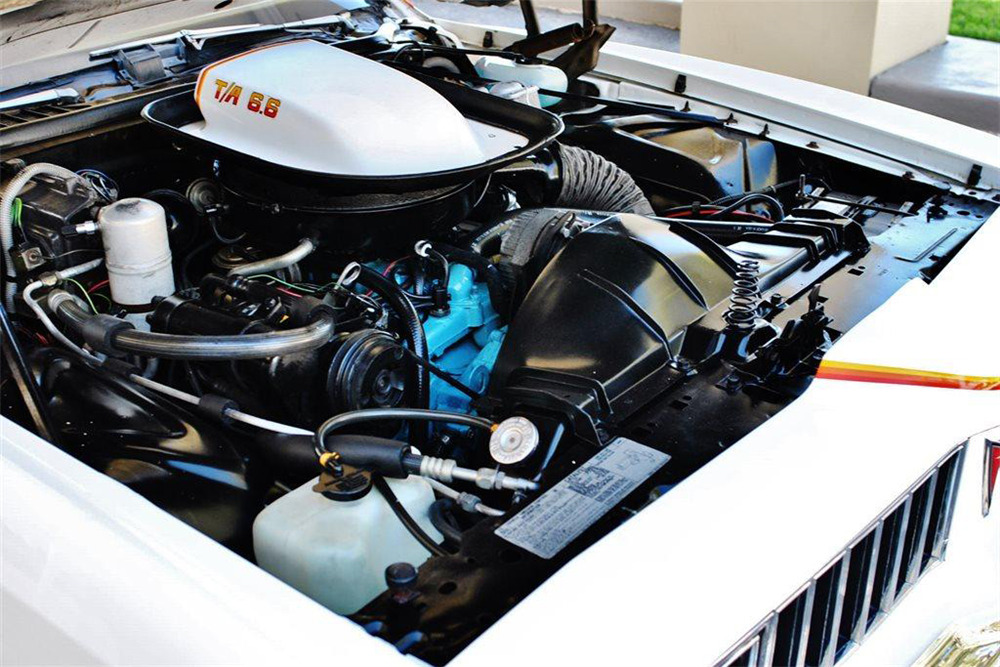 1977 PONTIAC  CAN AM  - Engine - 213207