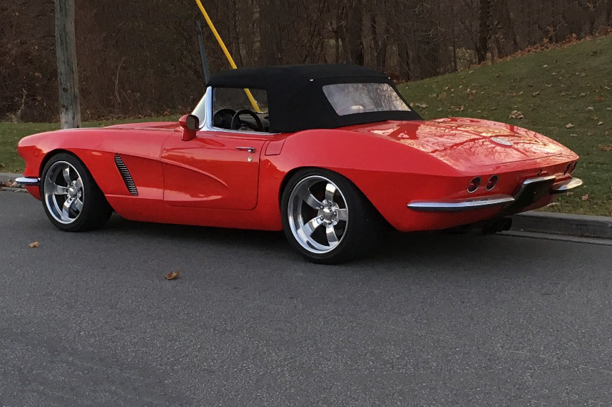 1962 CHEVROLET CORVETTE CUSTOM CONVERTIBLE - Rear 3/4 - 213219