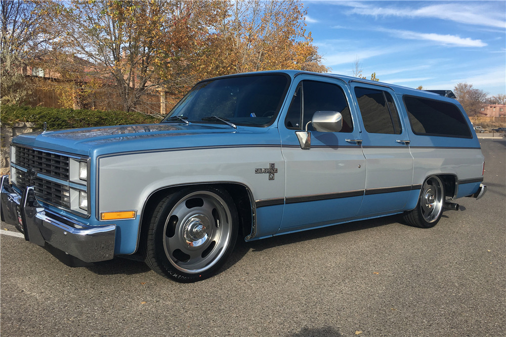 1983 CHEVROLET SUBURBAN C10 SUV - Front 3/4 - 213220
