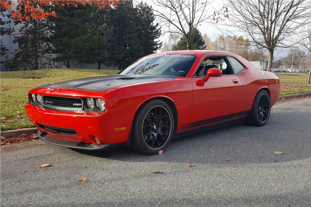 2009 DODGE CHALLENGER R/T HEMI - Front 3/4 - 213229