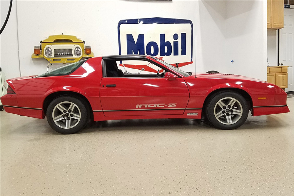 1986 CHEVROLET CAMARO IROC Z/28 - Side Profile - 213233
